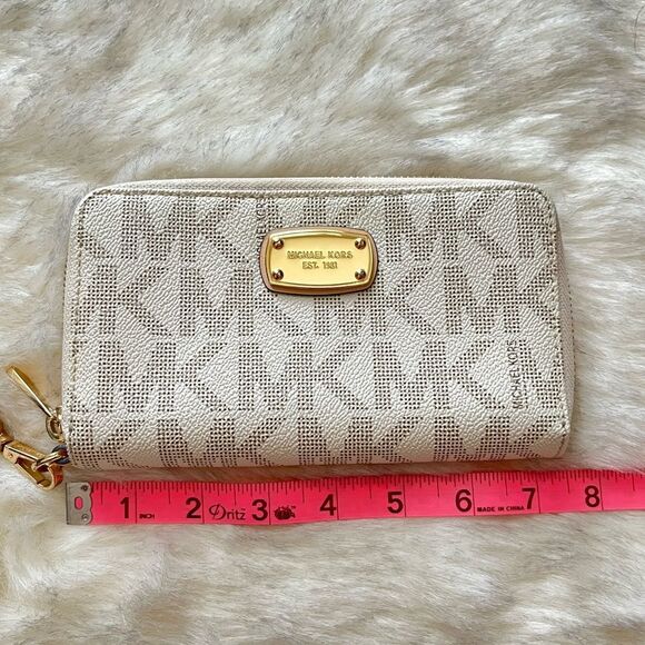 Authentic Michael Kors Jet Set Signature Logo Vanilla Cream Zip Wallet Wristlet - Picture 8 of 9